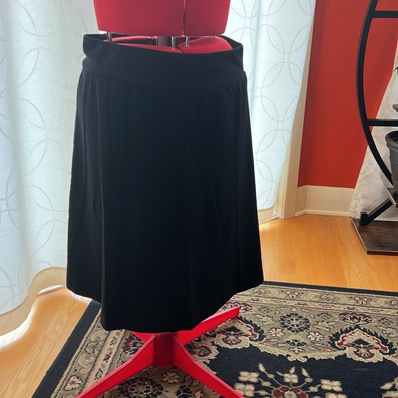 Lands End black skirt, stretchy, comfy - Picture 6 of 6